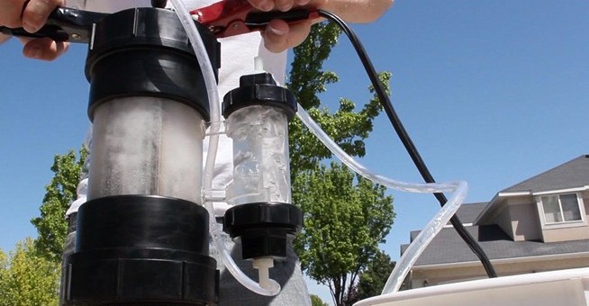 How To Turn Water Into Fuel By Building This DIY Oxyhydrogen Generator
