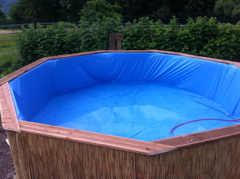 A DIY Swimming Pool Made Out Of 10 Pallets...