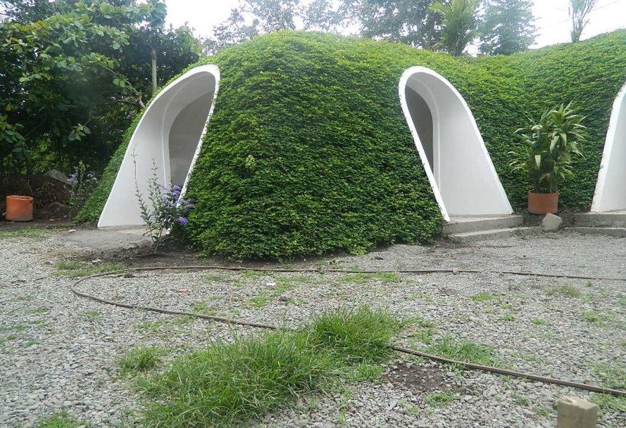 A Green Roofed Hobbit Home Anyone Can Build In Just 3 Days...