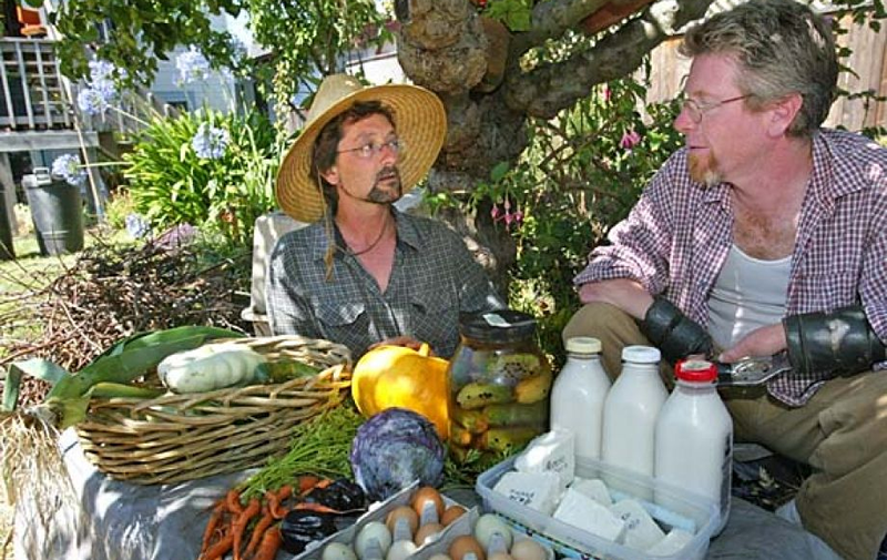 An Awesome Urban Food Garden Where Food Miles Are Zero...