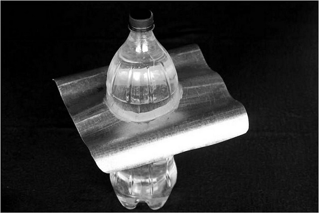 DIY Solar Water Lightbulb Provides 55 Watts Of Light...