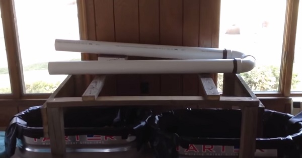 How To Build A Gravity-Based PVC Aquaponic Growing System...