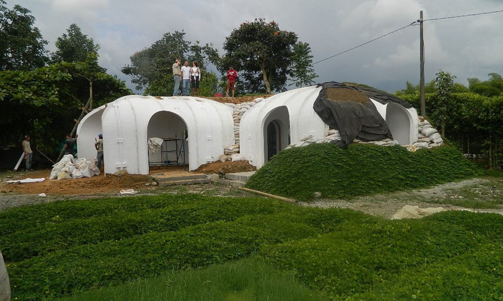 A Green Roofed Hobbit Home Anyone Can Build In Just 3 Days...