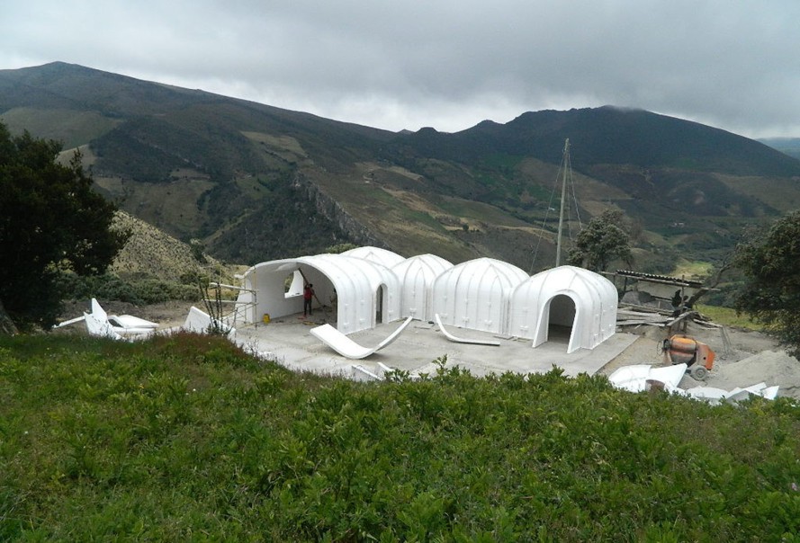 A Green Roofed Hobbit Home Anyone Can Build In Just 3 Days...