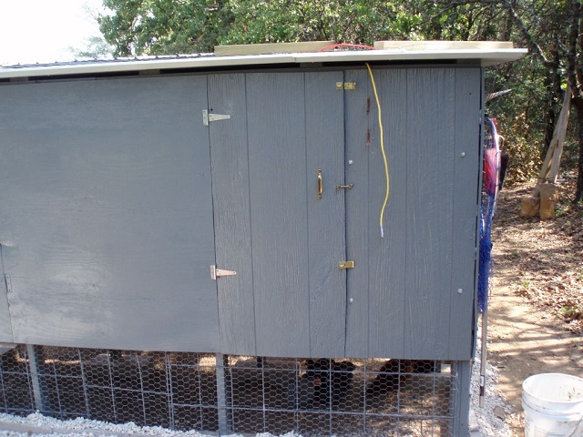 Making A Chicken Coop Out Of Old Pallets...