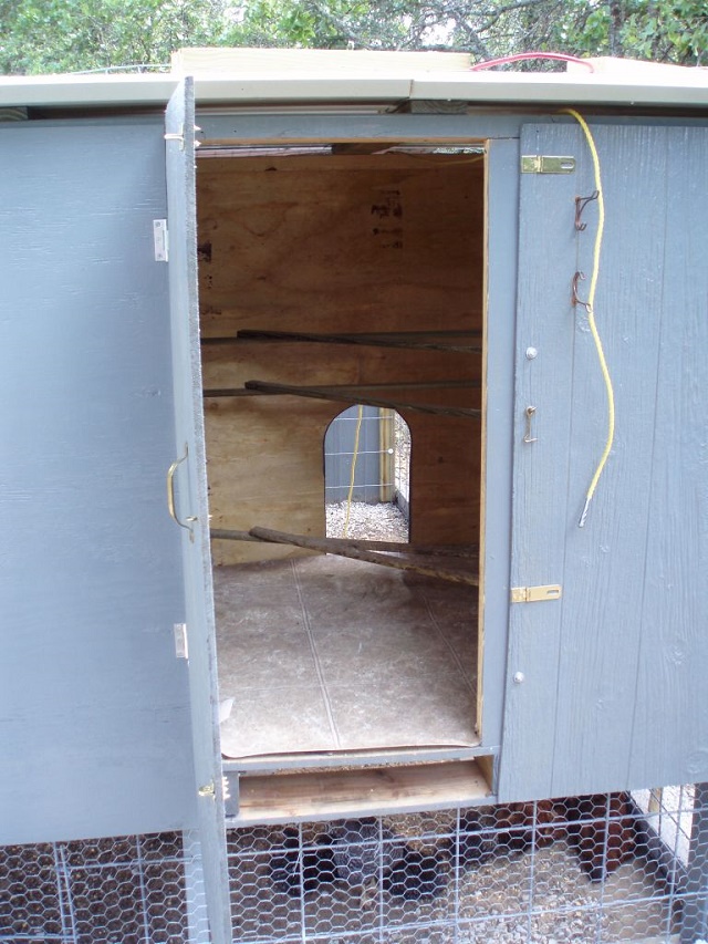 Making A Chicken Coop Out Of Old Pallets...