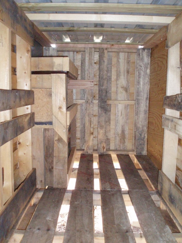 Making A Chicken Coop Out Of Old Pallets...