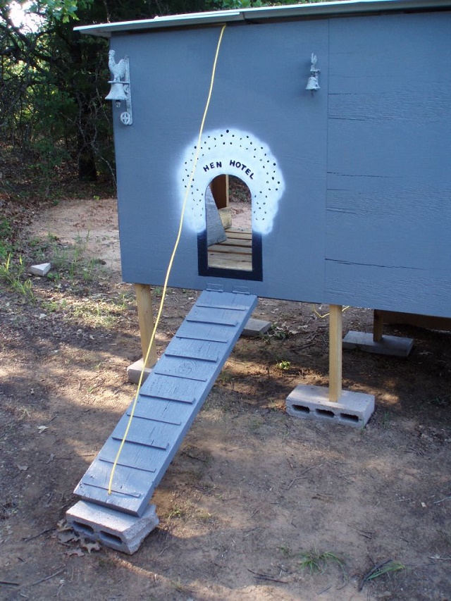 Making A Chicken Coop Out Of Old Pallets...