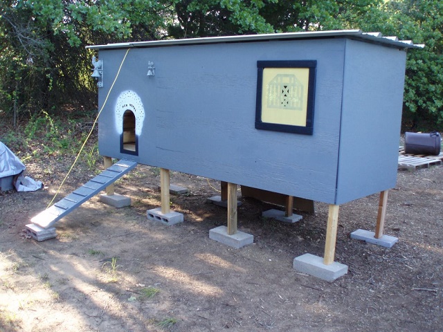 Making A Chicken Coop Out Of Old Pallets...