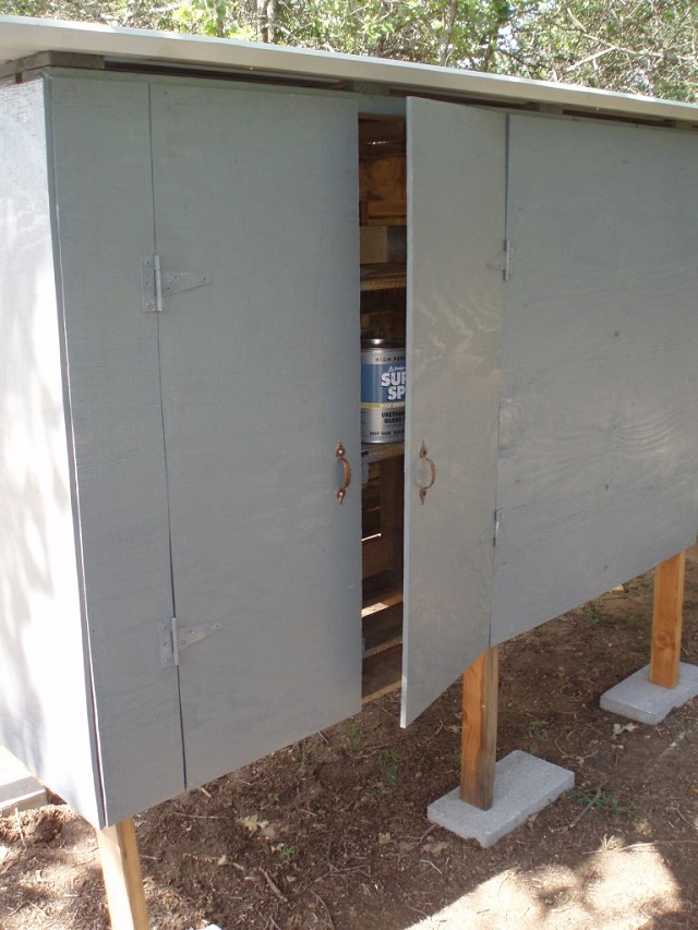 Making A Chicken Coop Out Of Old Pallets...