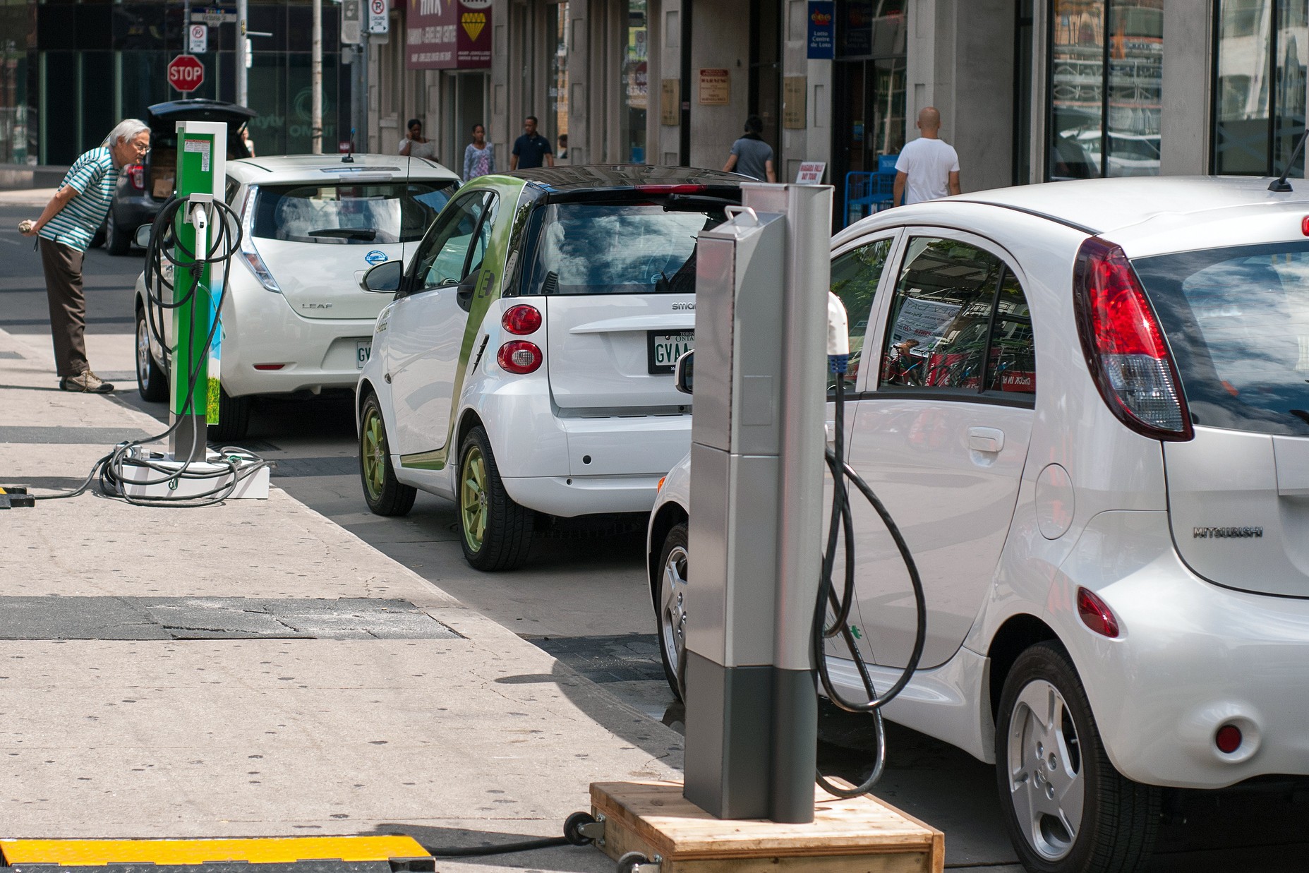 Netherlands & India Commit To 100% Electric Vehicles In Groundbreaking Announcements...