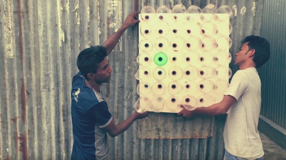 Ingenious DIY Air Conditioner Made Out Of Plastic Bottles Requires No Electricity...