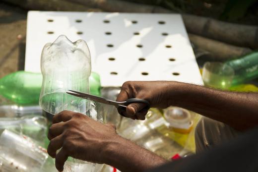 Ingenious DIY Air Conditioner Made Out Of Plastic Bottles Requires No Electricity...