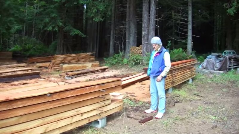 How To Turn A Tree Into Lumber Using A Homemade Alaskan Mill...