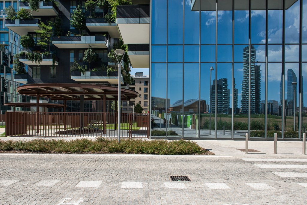 This Apartment Complex Is A Vertical Forest Hosting 900 Trees & More Than 2,000 Plants...