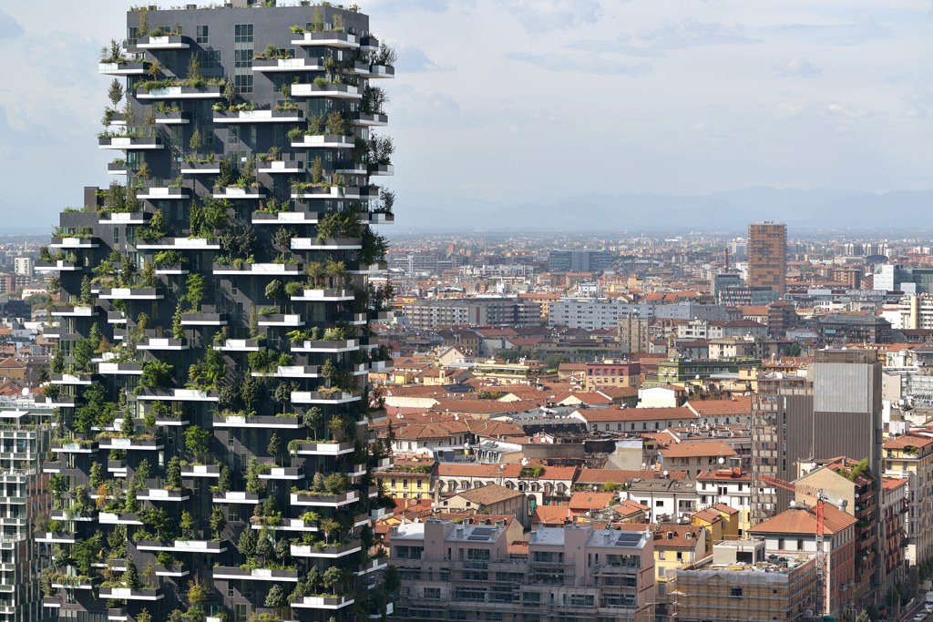 This Apartment Complex Is A Vertical Forest Hosting 900 Trees & More Than 2,000 Plants...