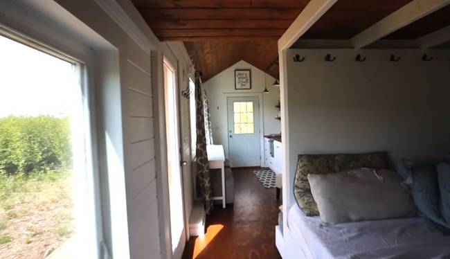 This Alaskan Woman Built A Phenomenal Tiny Home – And Is Giving Away The Plans For FREE!