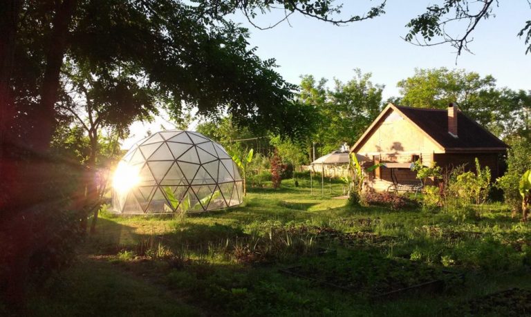 Elegant Geodesic Homes Can Withstand Earthquakes Measuring 8.5 Magnitude...