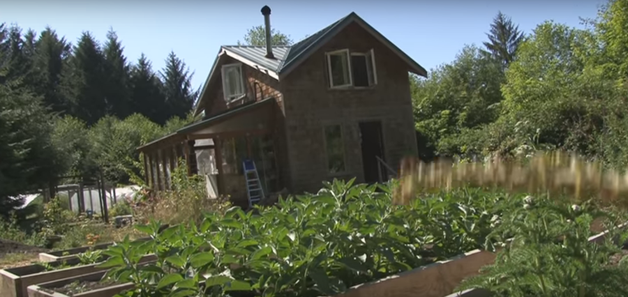 Awesome Off-Grid Handcrafted Life On An Oregon Farm & Workshop...