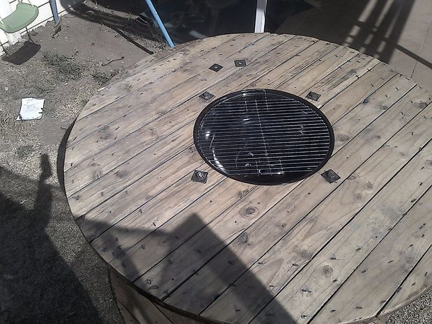 Making A DIY BBQ Out Of A Wooden Industrial Cable Reel...