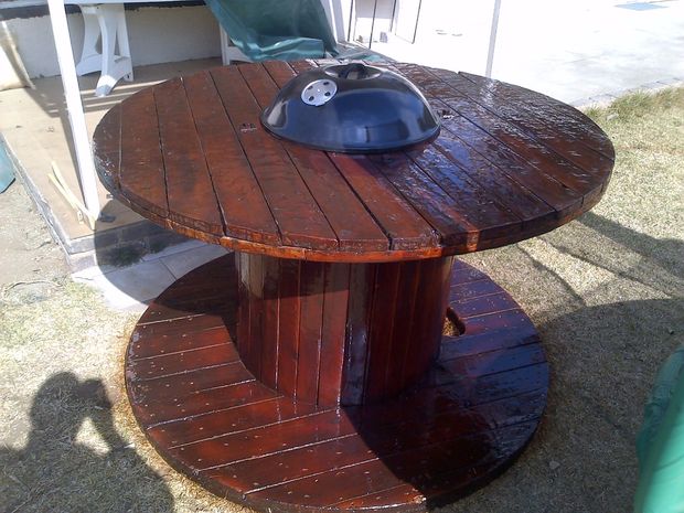 Making A DIY BBQ Out Of A Wooden Industrial Cable Reel...