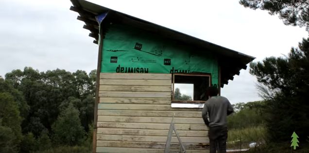 Couple Builds A Tiny House For Only $420 Using Recycled Materials!