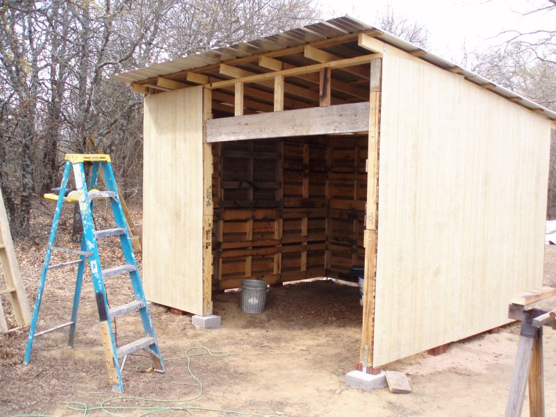 DIY Shed Made From Old Wood Pallets...