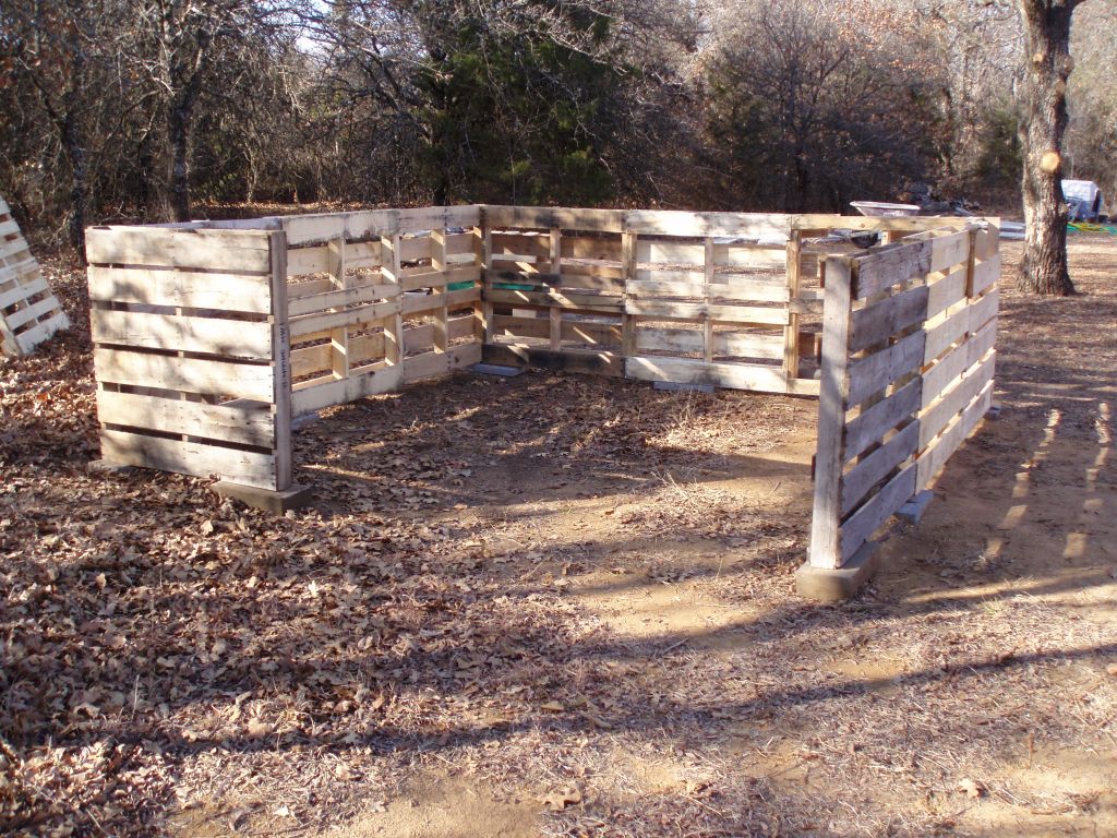 DIY Shed Made From Old Wood Pallets...