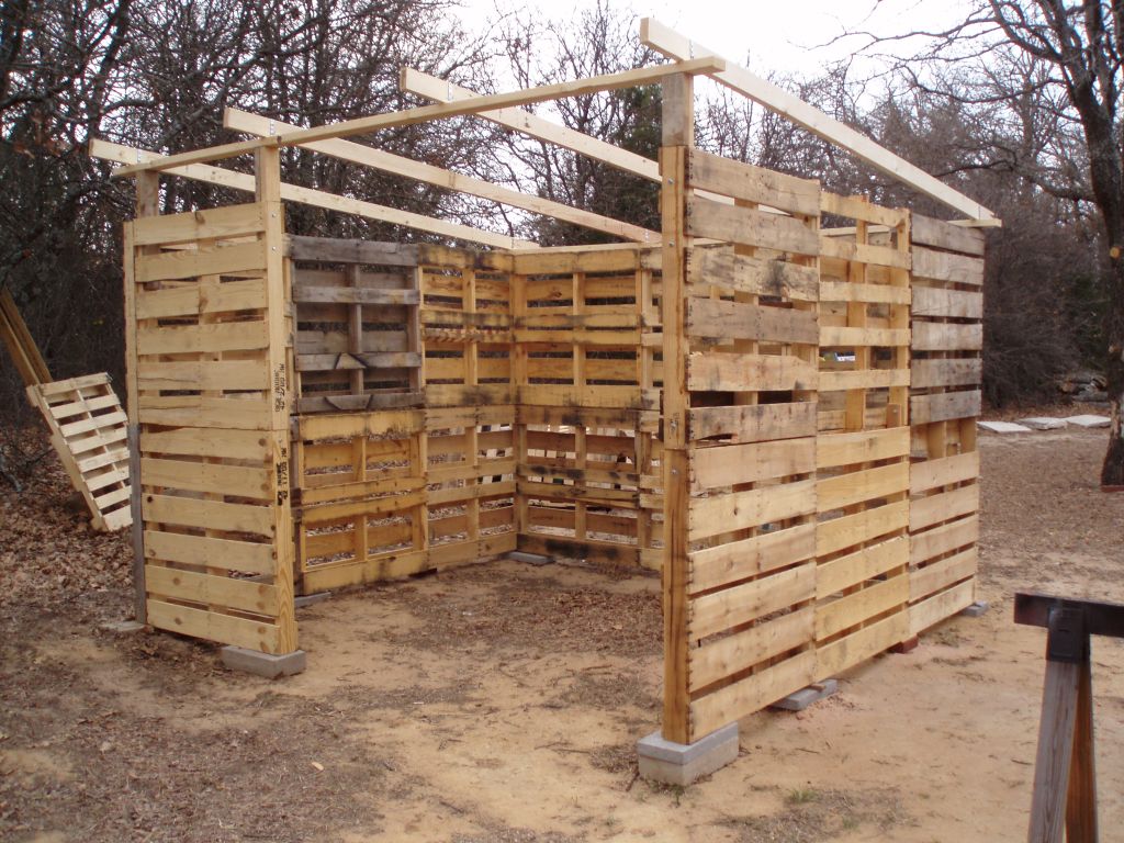 DIY Shed Made From Old Wood Pallets...