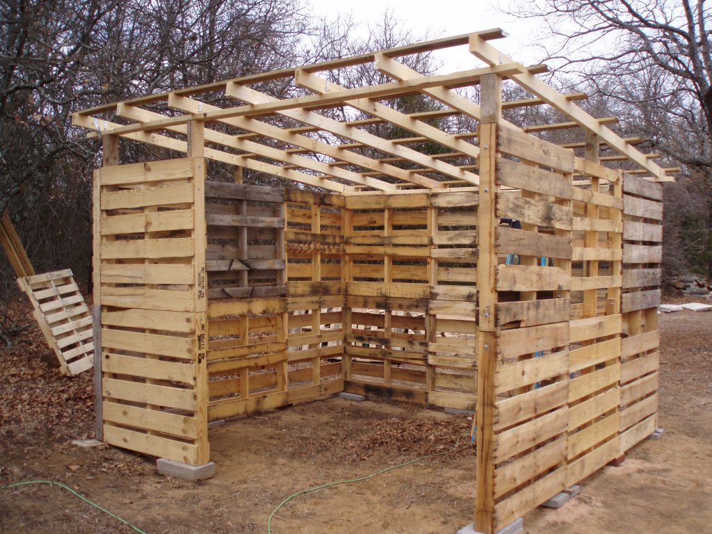 DIY Shed Made From Old Wood Pallets...