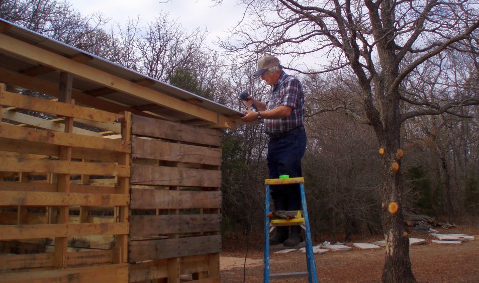 DIY Shed Made From Old Wood Pallets...
