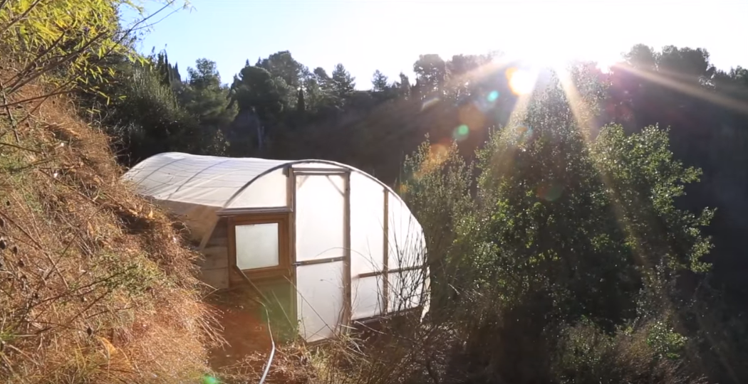 Heating A Greenhouse Using Compost & Thermal Mass Techniques...