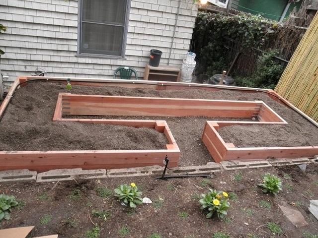 Ideas & Inspiration For Building A Raised Garden Bed...