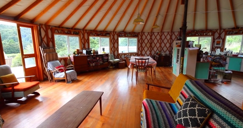 Family Quits City Life To Live Off-Grid In A Giant Yurt...