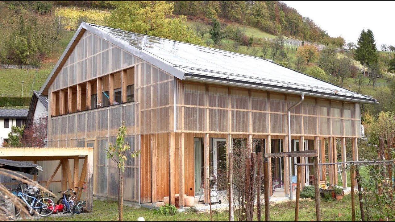 Translucent Swiss Barn / Modern Home Regulates Views & Climate...