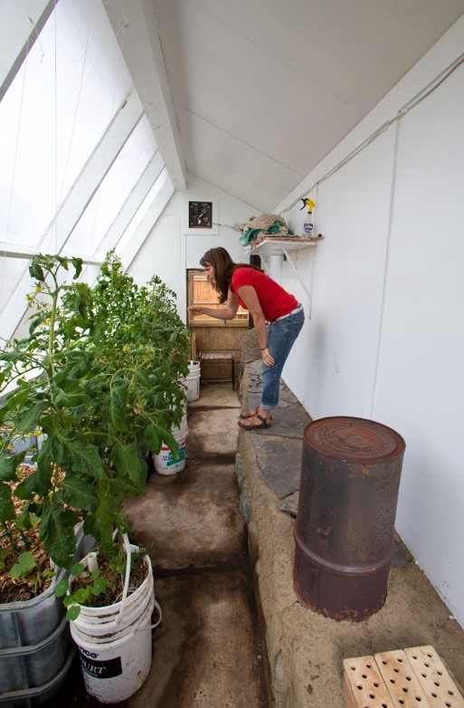 How To Design A Super Efficient Passive Solar Greenhouse...