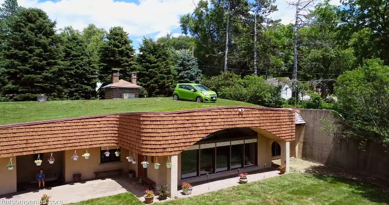 Underground Dome House Stays Warm In Omaha Winters...