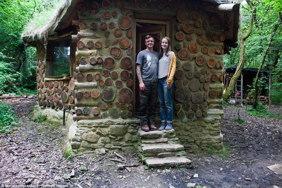 Man Quits The City To Build A Hobbit House In The Woods...